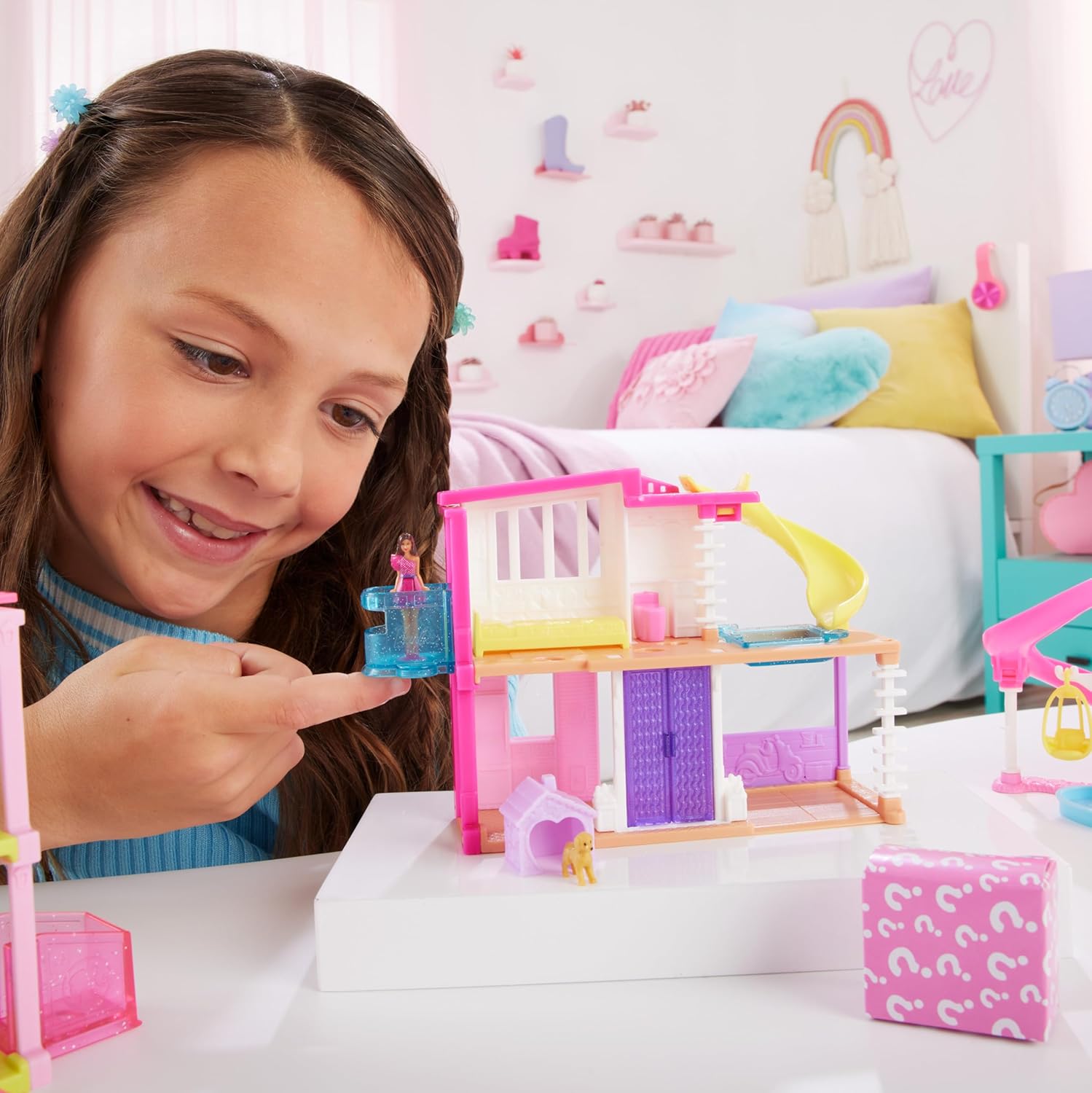 Mattel Barbie: Mini BarbieLand - Dom, Bábika a Doplnky (HYF47)